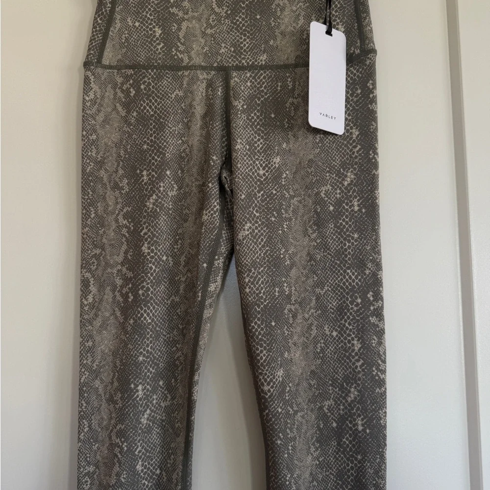 NWT Varley 25in leggings - size S